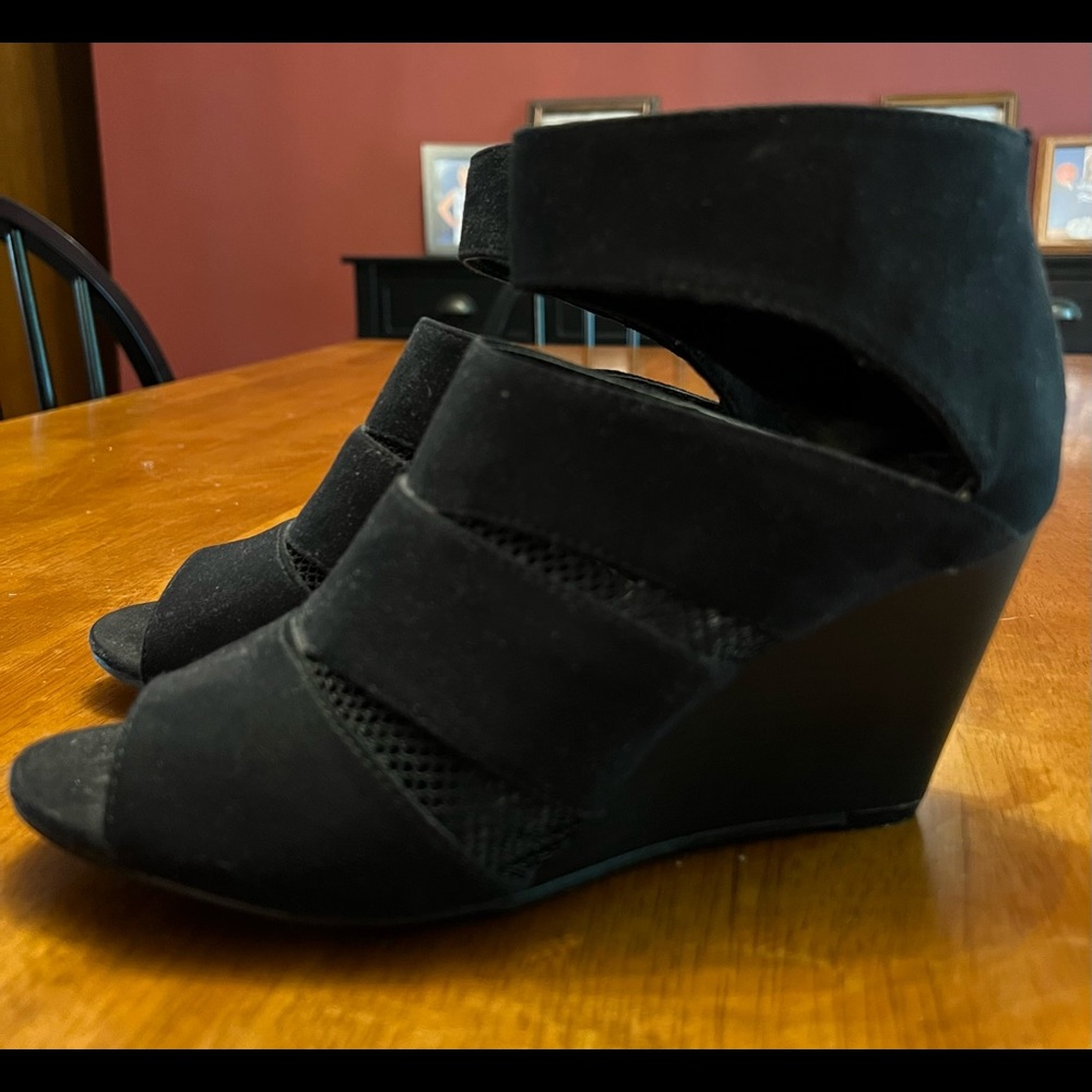 EUC Maurices black suede peep toe wedges size 6. Very cute! Worn only twice.